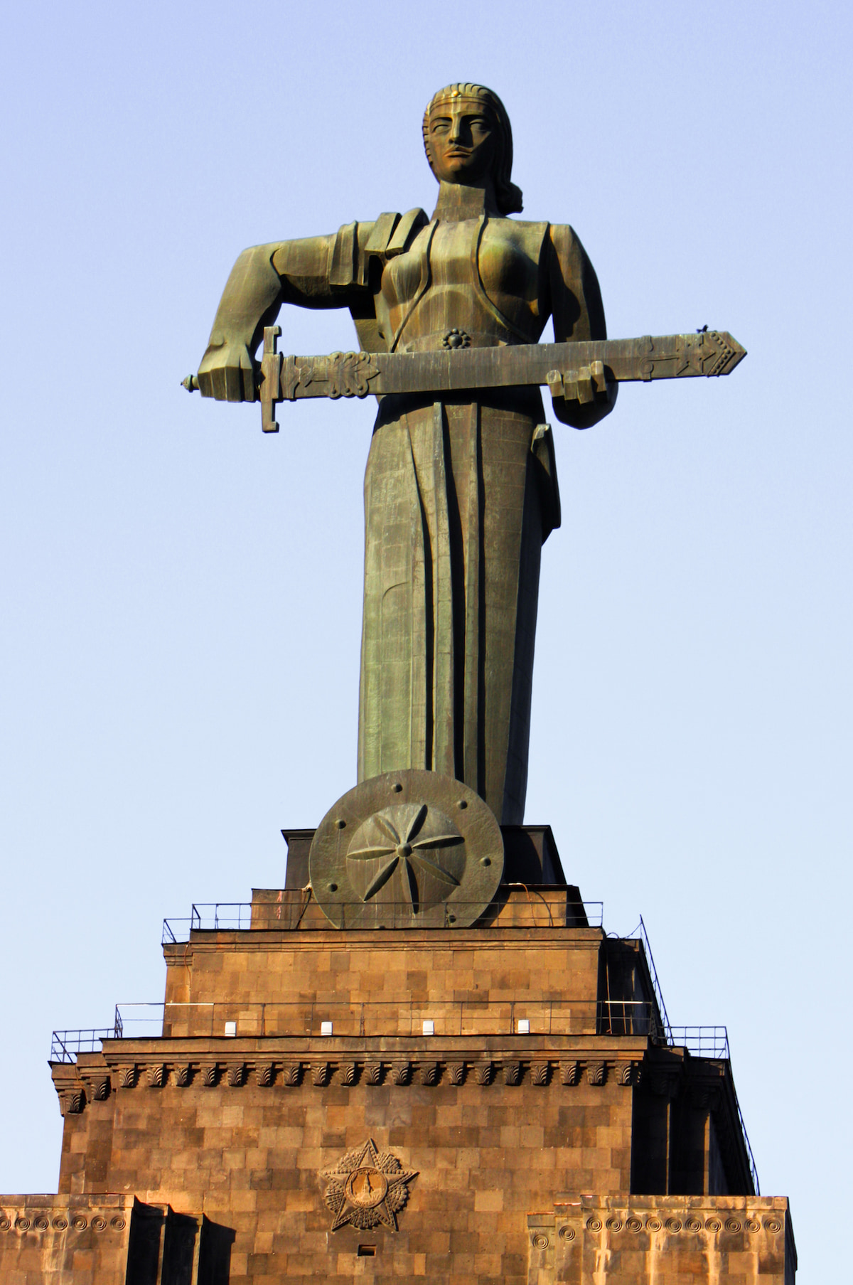 Парк Победы и монумент Мать-Армения .jpg